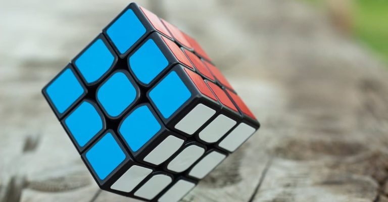Os mistérios do cubo mágico em seu celular com esses apps