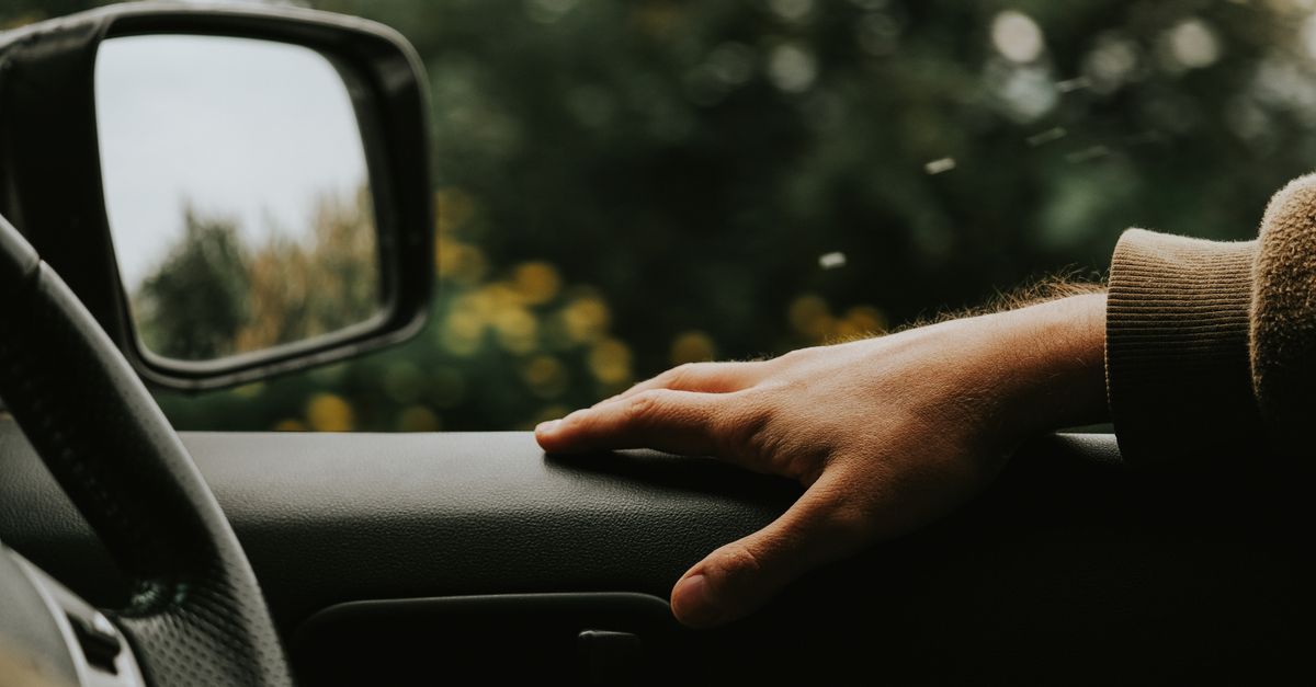 Entrada do carro no cartão parcelado e o peso de duas dívidas